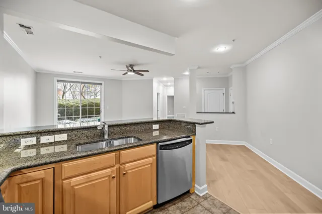 $2,800 | 400 Cameron Station Boulevard, Unit 113, Alexandria, VA 22304