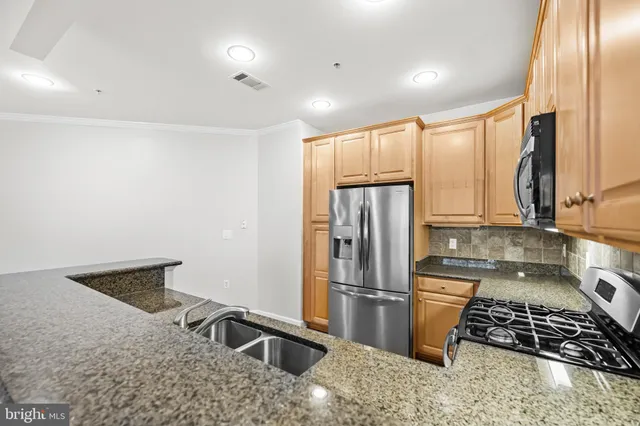 $2,800 | 400 Cameron Station Boulevard, Unit 113, Alexandria, VA 22304