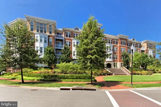 $2,800 | 400 Cameron Station Boulevard, Unit 113, Alexandria, VA 22304