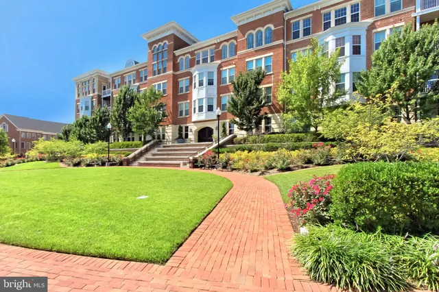 $2,800 | 400 Cameron Station Boulevard, Unit 113, Alexandria, VA 22304