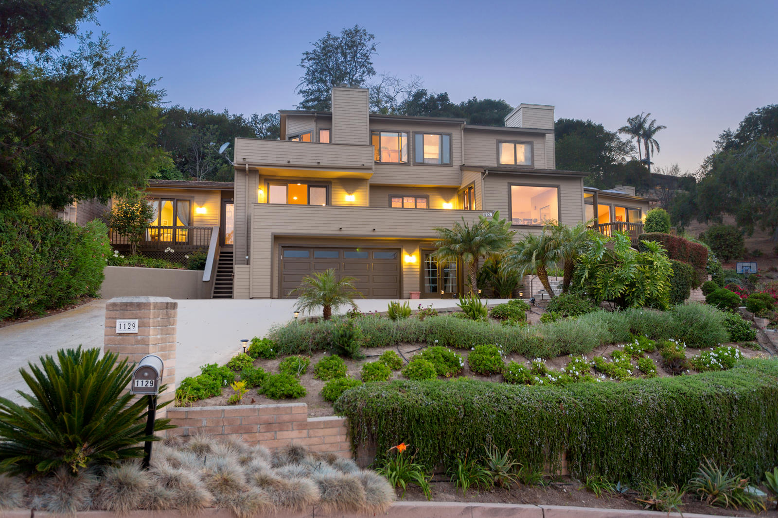 FrontNight2_NirvanaWEB