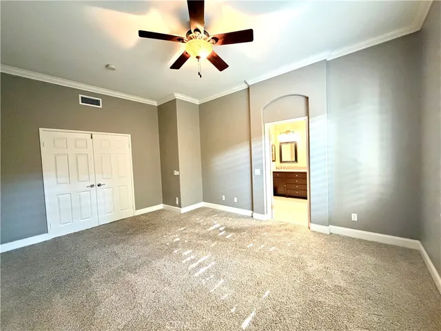 a view of an empty room with a ceiling fan
