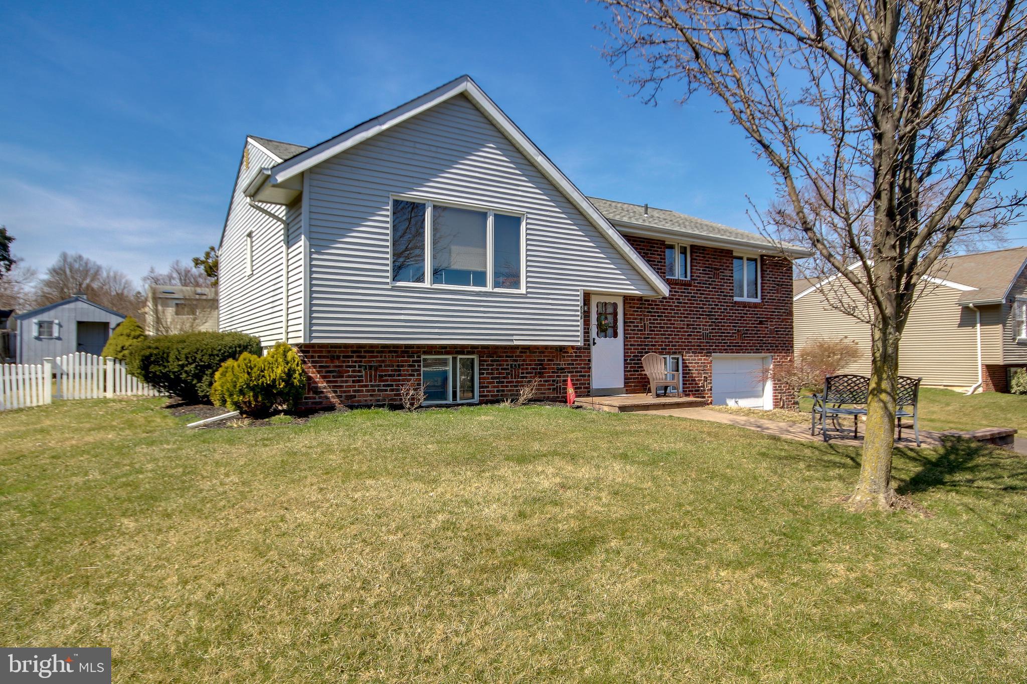 864 Stallion Road Warrington, PA 18976 - Photo 2 of 32 Gallery Image 2