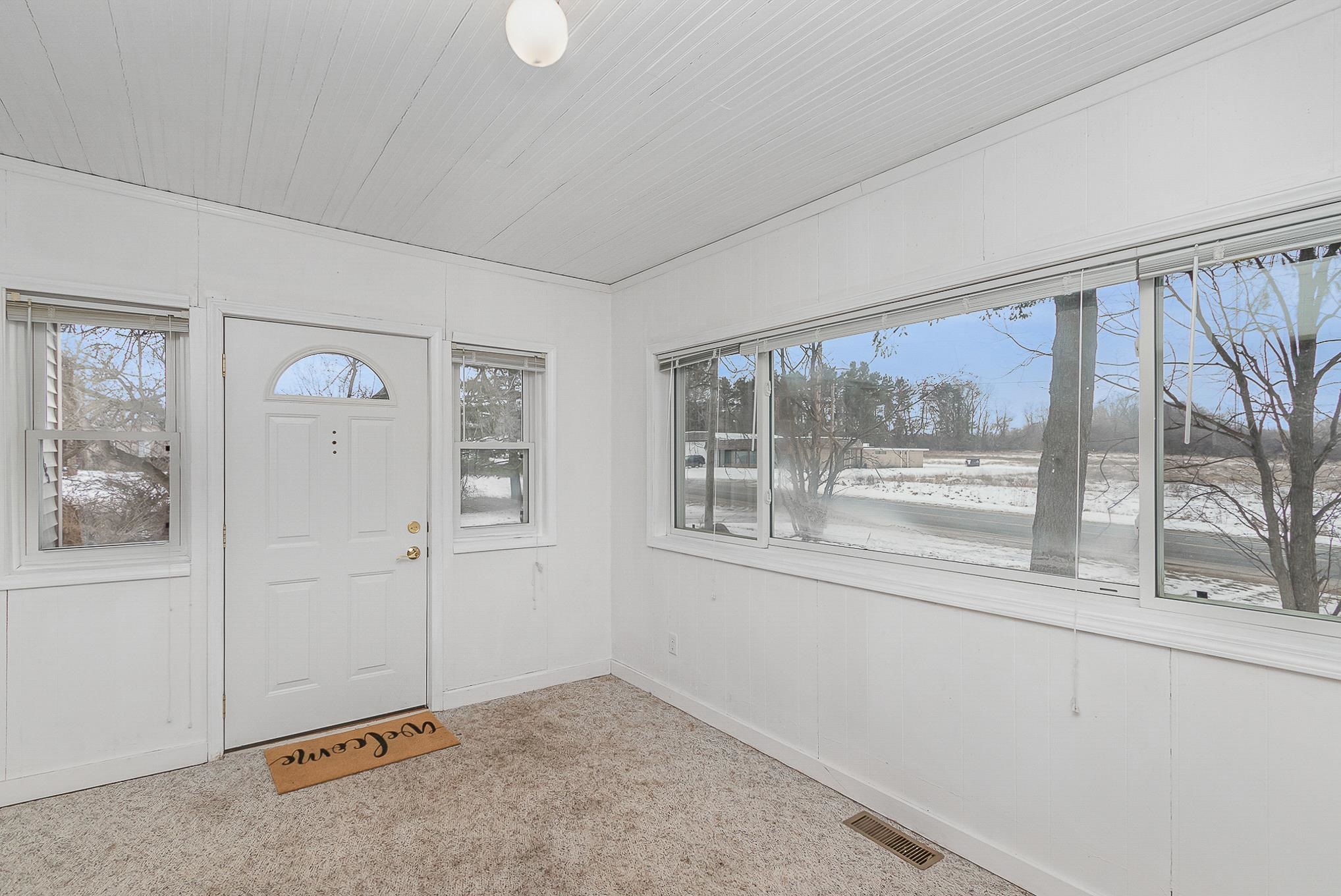 5425 South Mission Road Mount Pleasant, MI 48858 - Photo 9 of 25 1896290-8.JPG
