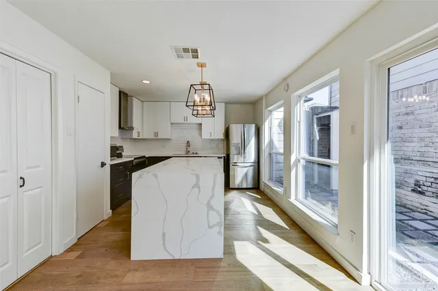 $3,099 | 5103 Austin Street, Houston, TX 77004