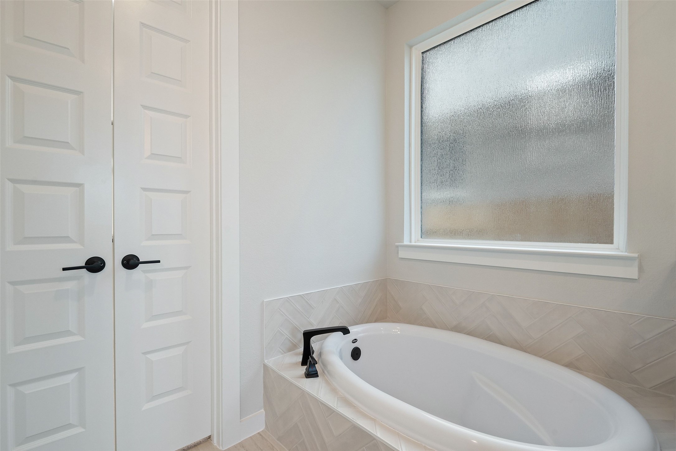 228 Brandywine Road Hutto, TX 78634 - Photo 28 of 40 a white bath tub with a shower