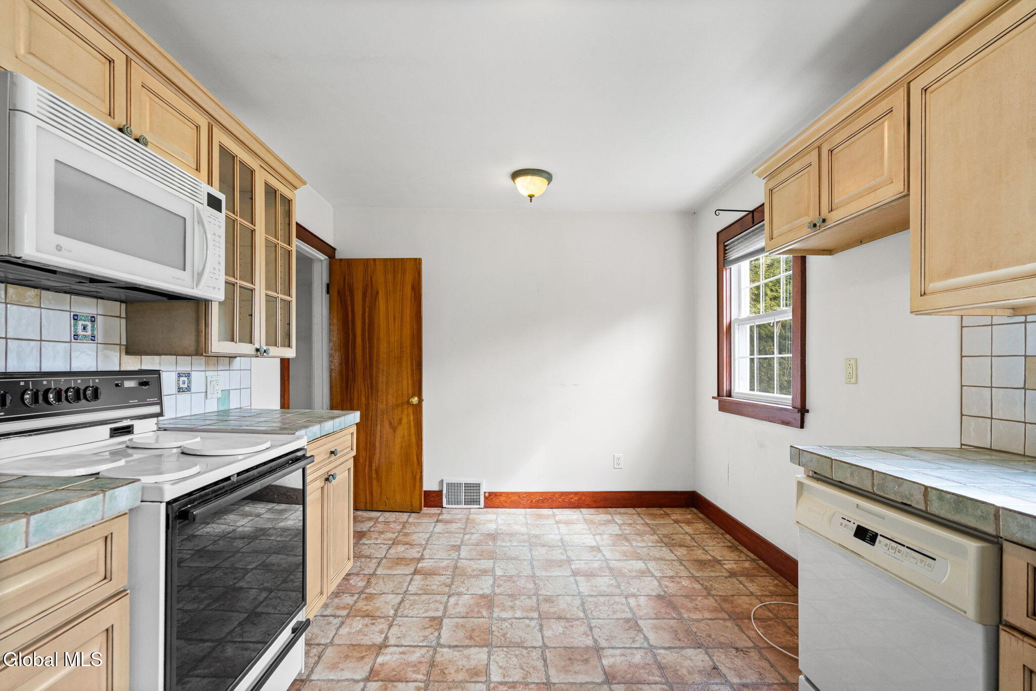 926 Saratoga Road Ballston, NY 12019 - Photo 15 of 46 51-web-or-mls-926-saratoga-rd