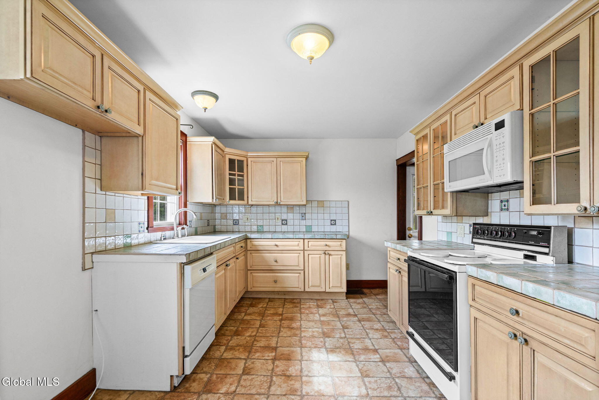 926 Saratoga Road Ballston, NY 12019 - Photo 7 of 46 22-web-or-mls-926-saratoga-rd
