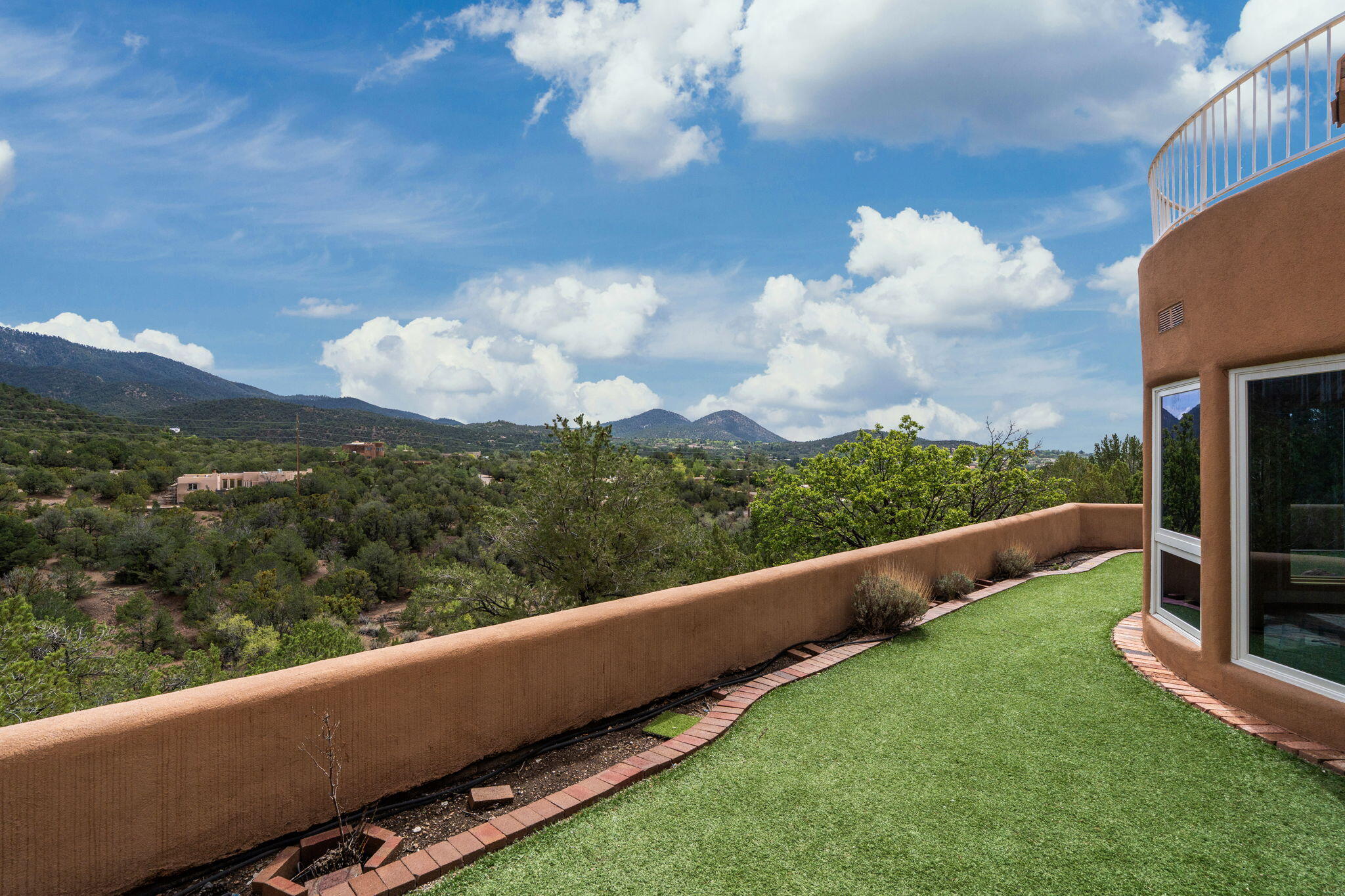 689 Gonzales Road Santa Fe, NM 87501 - Photo 10 of 46 Gallery Image 10