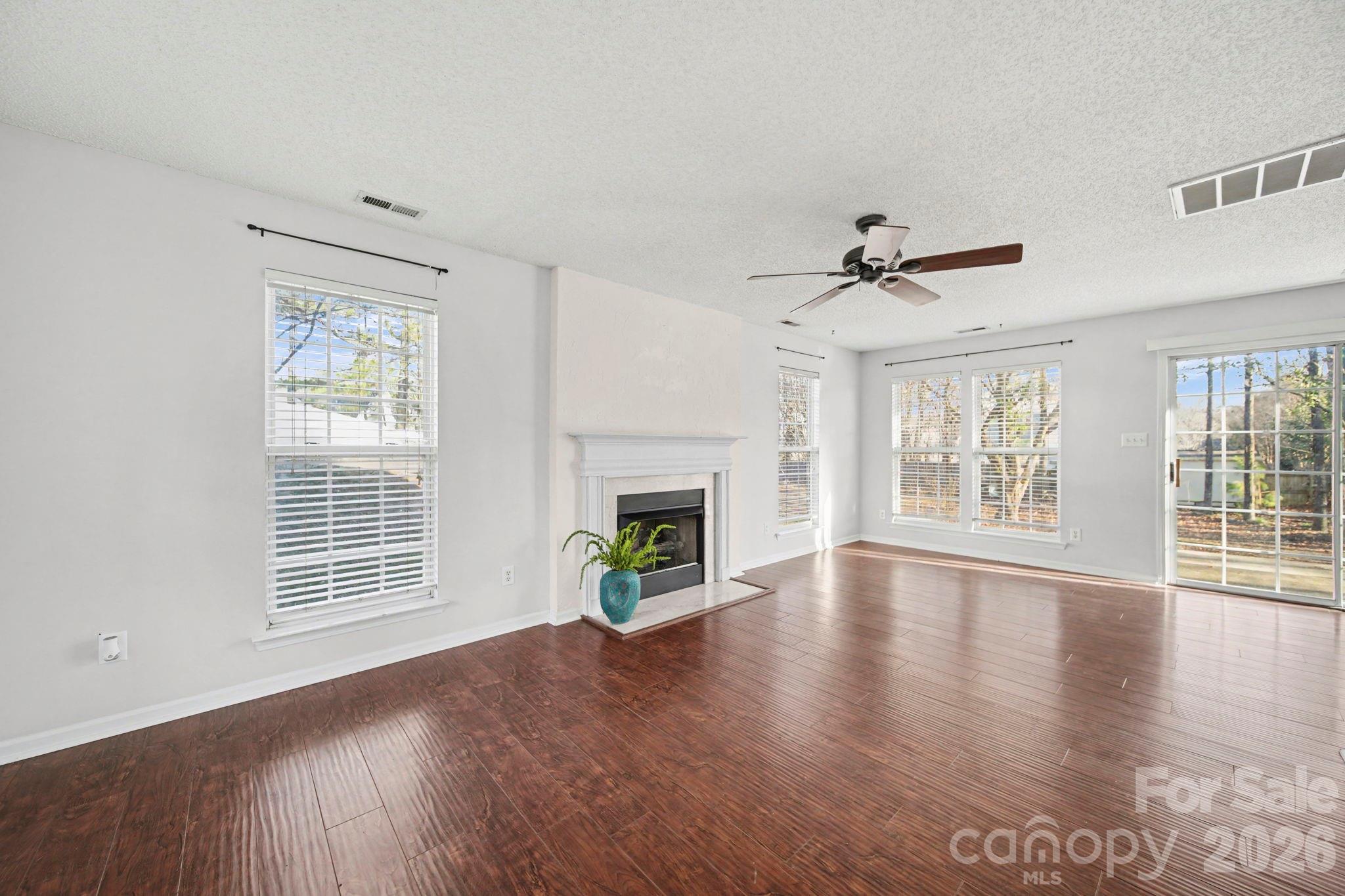 4215 Suttle Place Matthews, NC 28104 - Photo 3 of 37