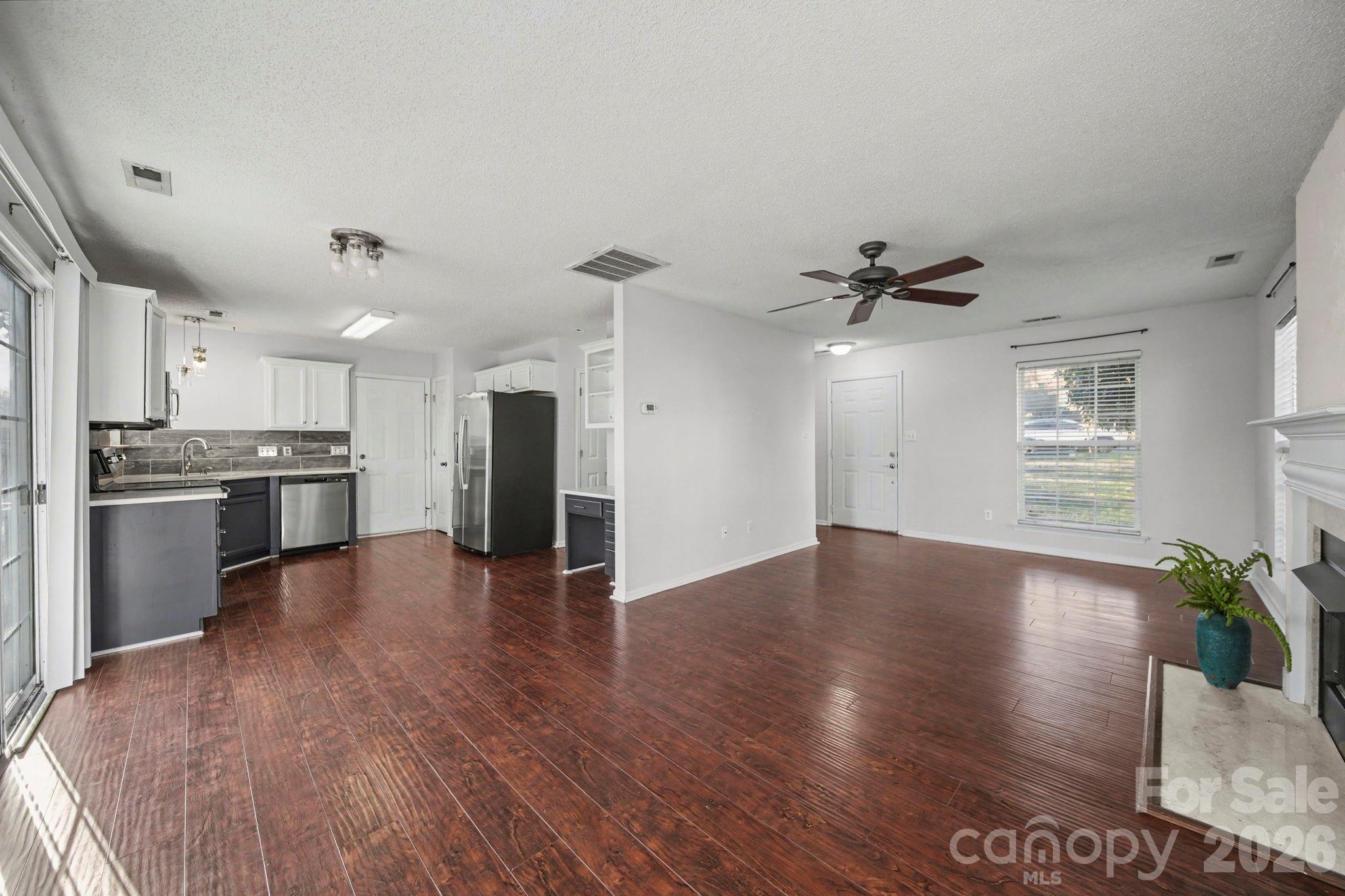 4215 Suttle Place Matthews, NC 28104 - Photo 5 of 37