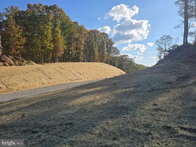 $749,999 | 7 Myla Lane, Hedgesville, WV 25427