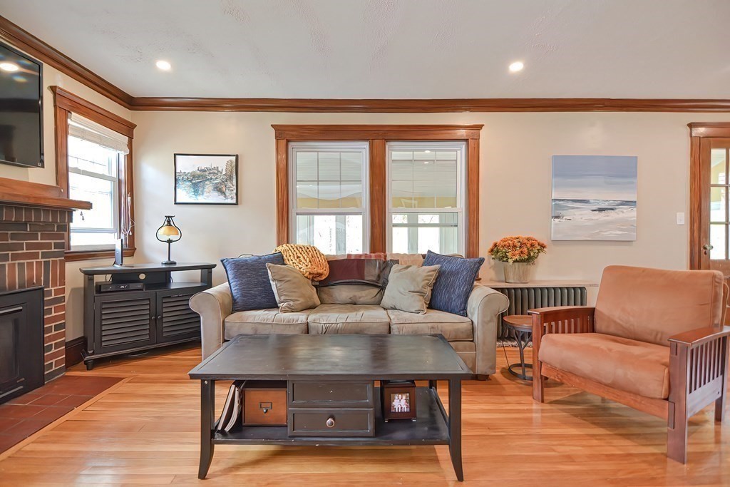 27 Wiley Road, Unit 2 Belmont, MA 02478 - Photo 4 of 26 Gallery Image 4