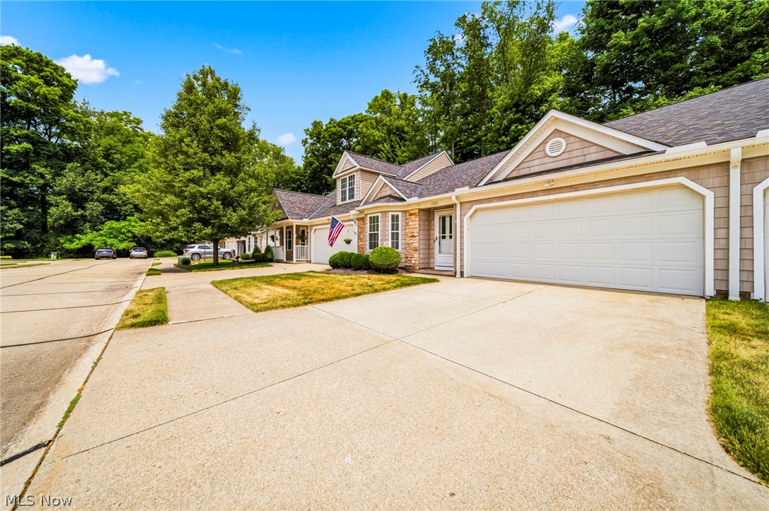 747 Rivers Edge Lane Painesville, OH 44077 - Photo 3 of 32