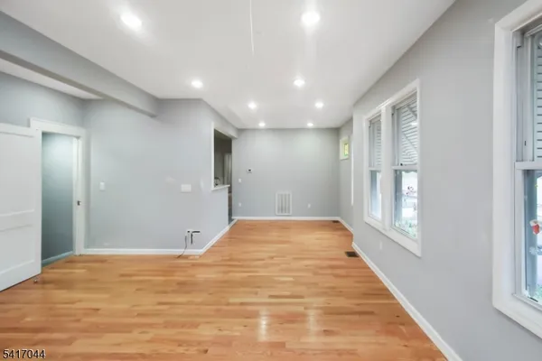 $3,200 | 71 Knapp Avenue, Clifton, NJ 07011