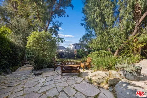 $1,899,000 | 11325 Sunshine Terrace, Studio City, CA 91604