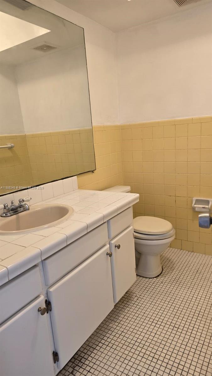 1885 Northeast 121st Street, Unit 17 North Miami, FL 33181 - Photo 9 of 14