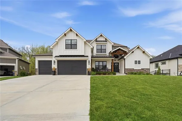 $809,900 | 2310 Fishing Lane, Kearney, MO 64060
