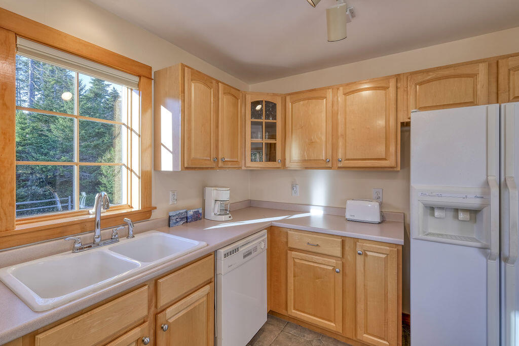 91 Whitman Road Stonington, ME 04681 - Photo 13 of 51 91Whitman-13
