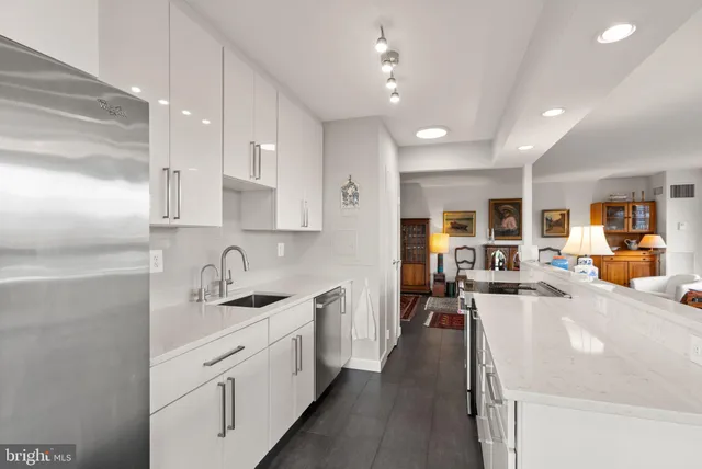 a view of a multi story building