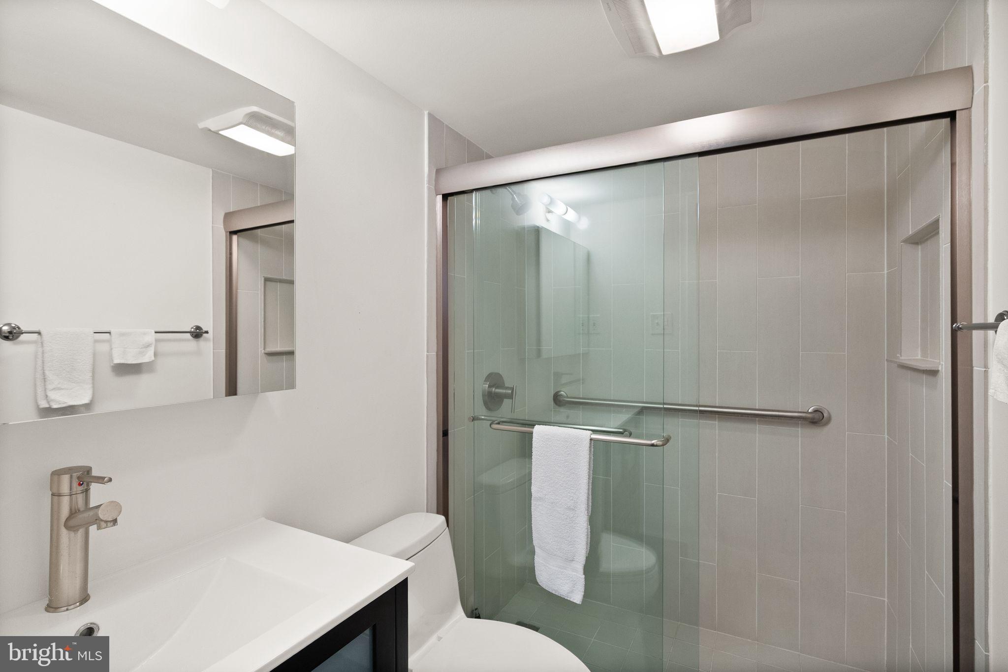 400 Madison Street, Unit 409 Alexandria, VA 22314 - Photo 35 of 98 Bathroom 2