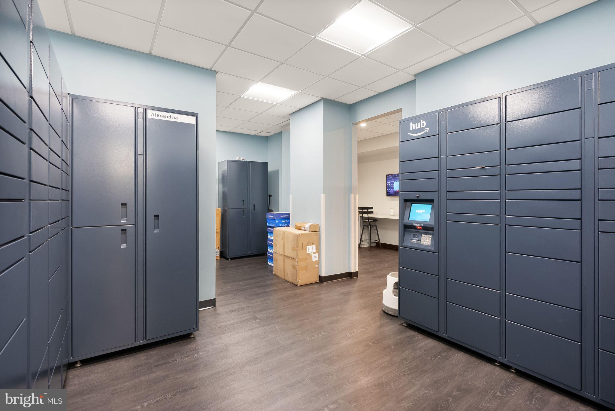 400 Madison Street, Unit 409 Alexandria, VA 22314 - Photo 52 of 98 a view of an empty room and bathroom