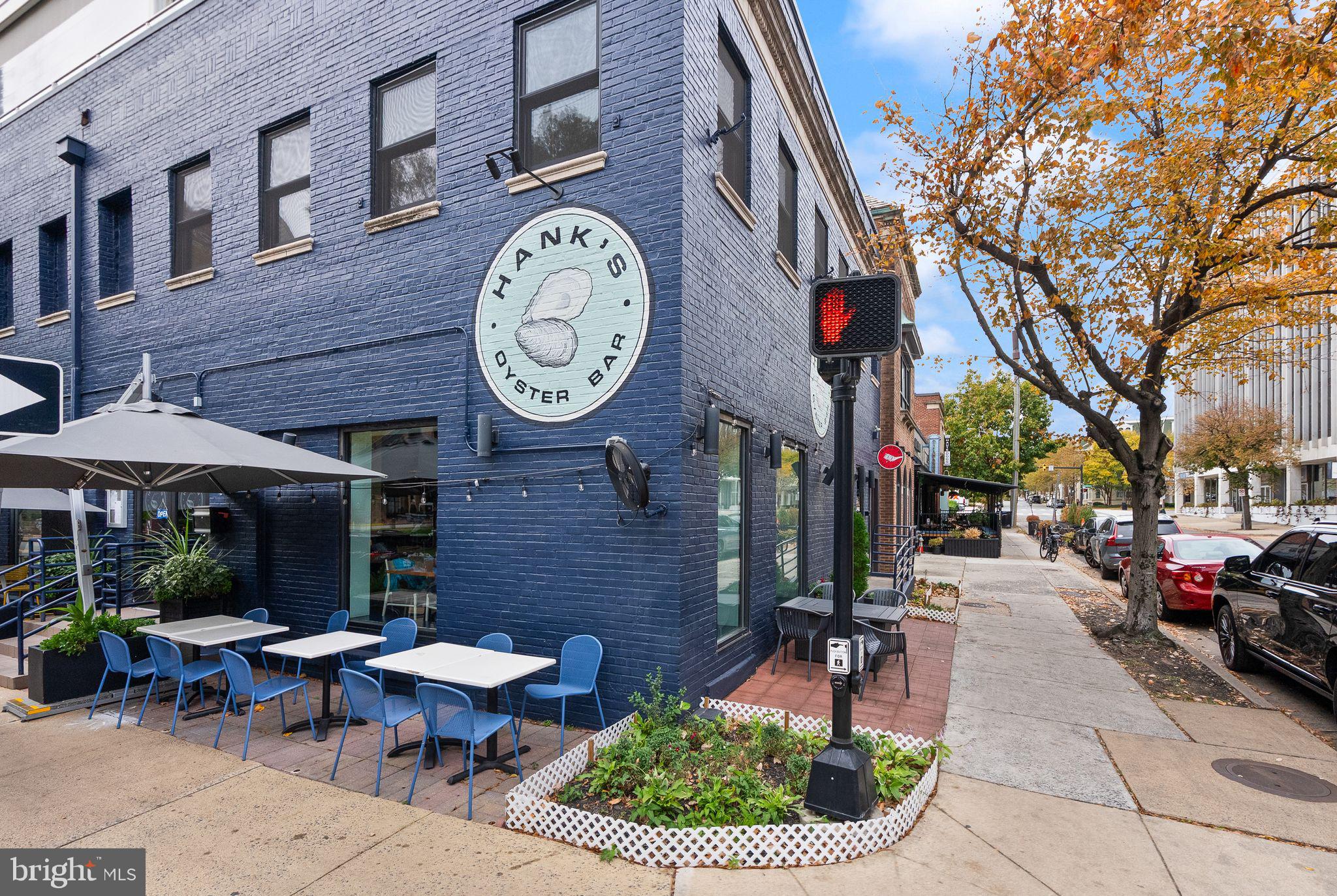 400 Madison Street, Unit 409 Alexandria, VA 22314 - Photo 89 of 98 Hank's Oyster with rooftop dining