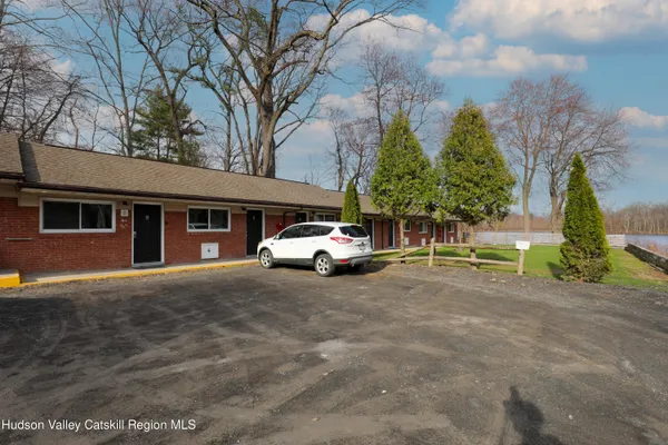 $1,300 | 669 Broadway, Unit 6, Ulster Park, NY 12487