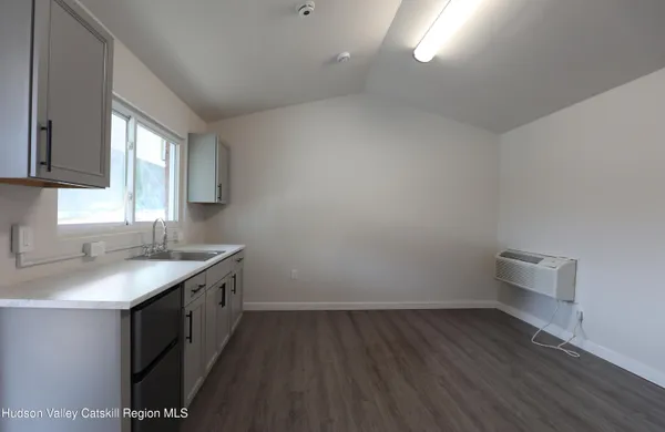 $1,300 | 669 Broadway, Unit 6, Ulster Park, NY 12487