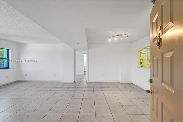 $2,400 | 1201 South Ocean Drive, Unit 201N, Hollywood, FL 33019