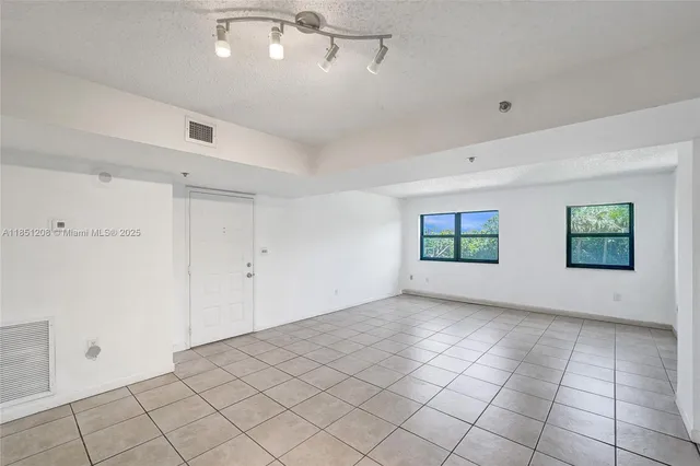 $2,400 | 1201 South Ocean Drive, Unit 201N, Hollywood, FL 33019