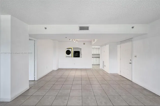 $2,400 | 1201 South Ocean Drive, Unit 201N, Hollywood, FL 33019