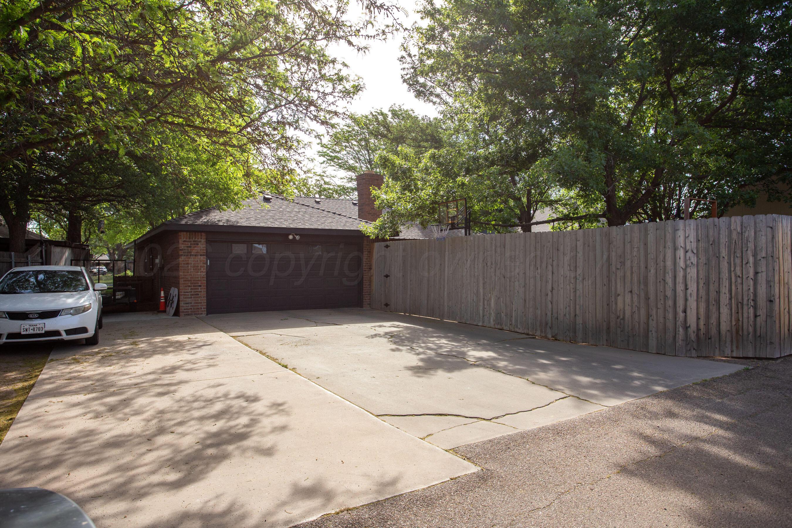 6402 Drexel Road Amarillo, TX 79109 - Photo 26 of 28 Garage