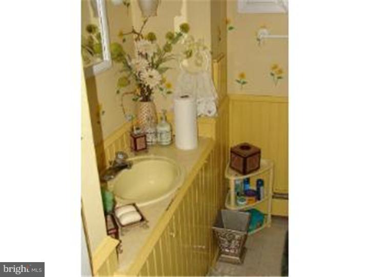 427 Rynning Avenue Maple Shade, NJ 08052 - Photo 18 of 25 Bathroom