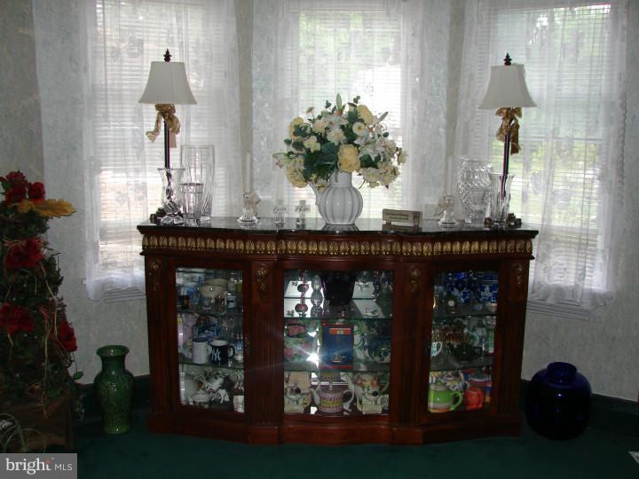 427 Rynning Avenue Maple Shade, NJ 08052 - Photo 4 of 25 Living Room