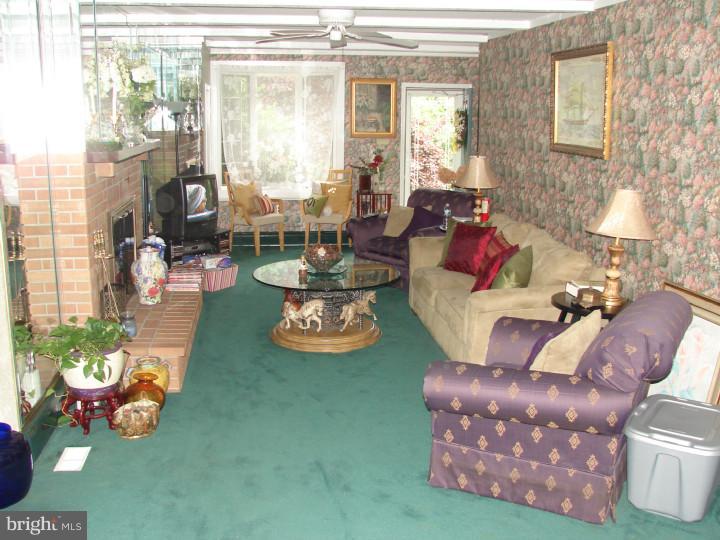 427 Rynning Avenue Maple Shade, NJ 08052 - Photo 6 of 25 Living Room