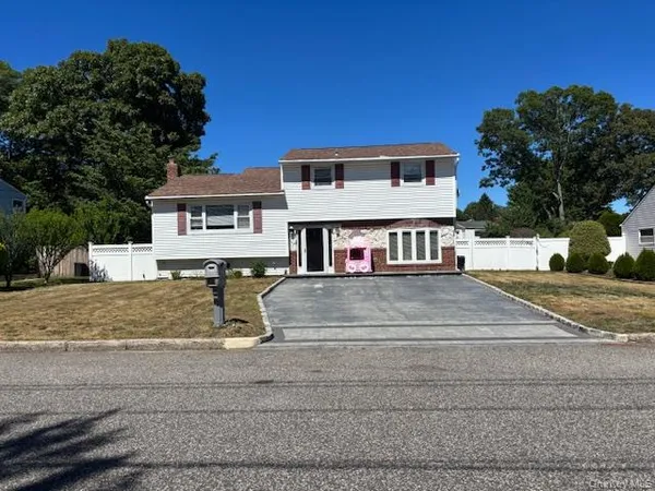 $4,250 | 25 Nostrand Avenue, Selden, NY 11784