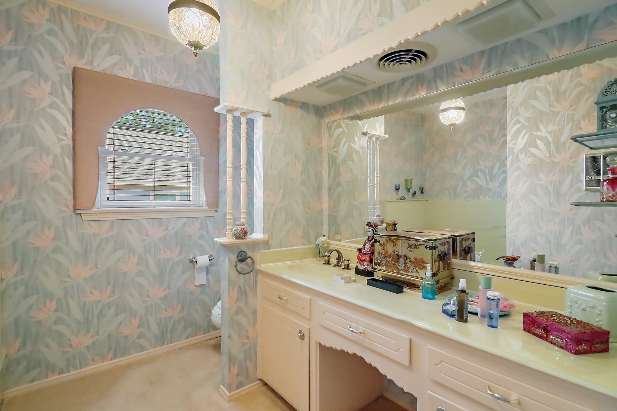 405 Park Street Anahuac, TX 77514 - Photo 24 of 37 There is lots of counter space in this bathroom.