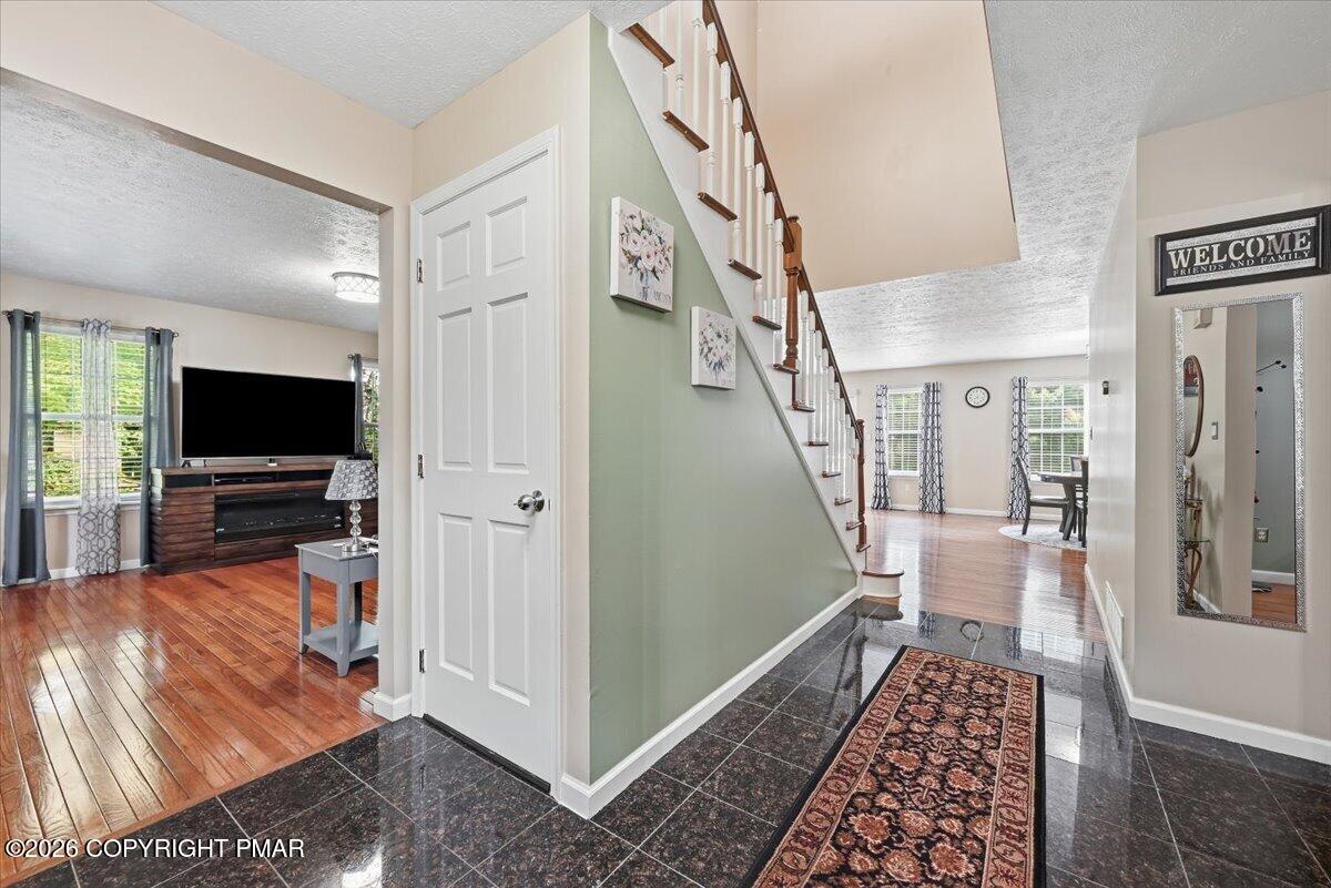 49 Seneca Road Mount Pocono, PA 18344 - Photo 5 of 89 010-034-dsc-4084-jpg