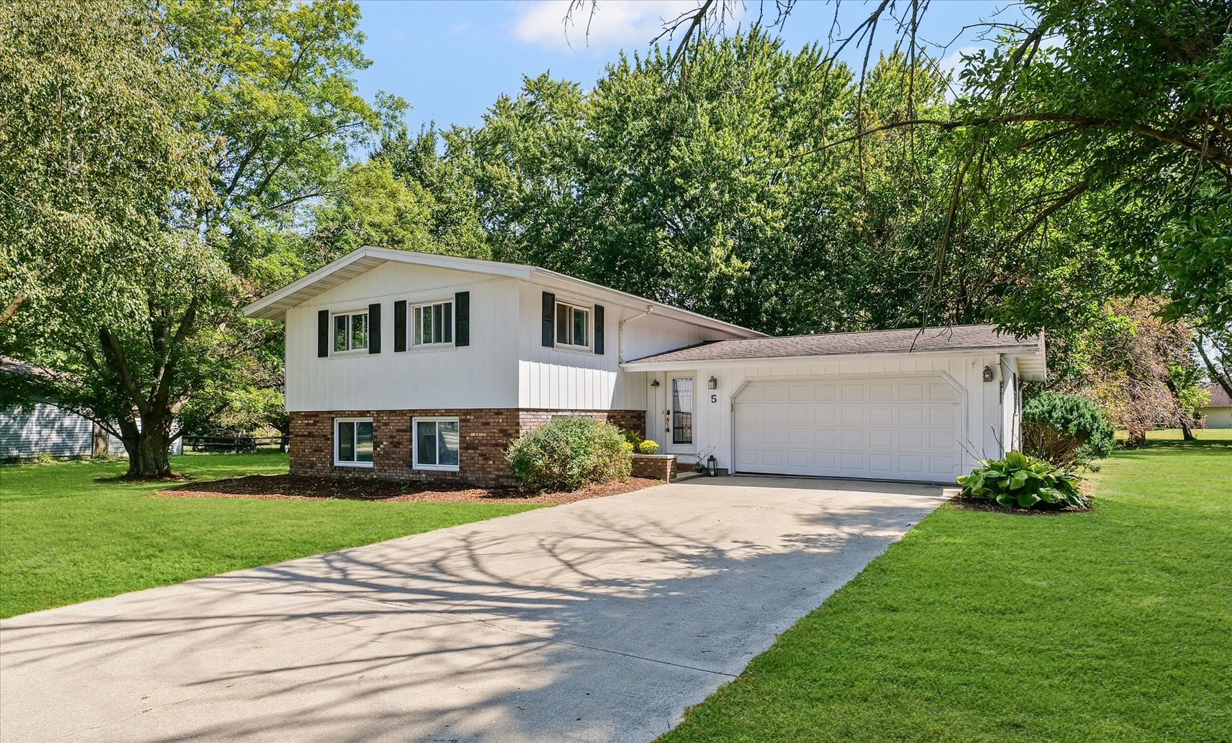 5 Allison Drive Paxton, IL 60957 - Photo 1 of 34 a front view of a house with a yard and garage