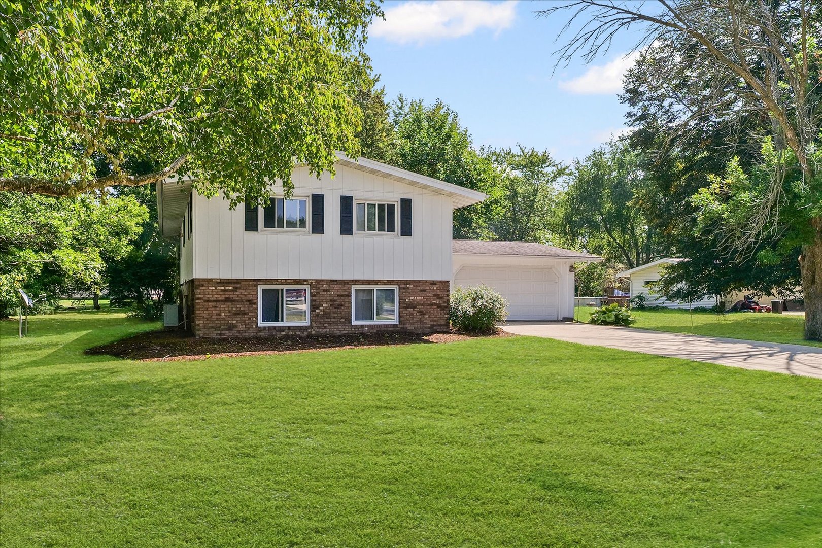 5 Allison Drive Paxton, IL 60957 - Photo 2 of 34 a front view of house with yard and trees
