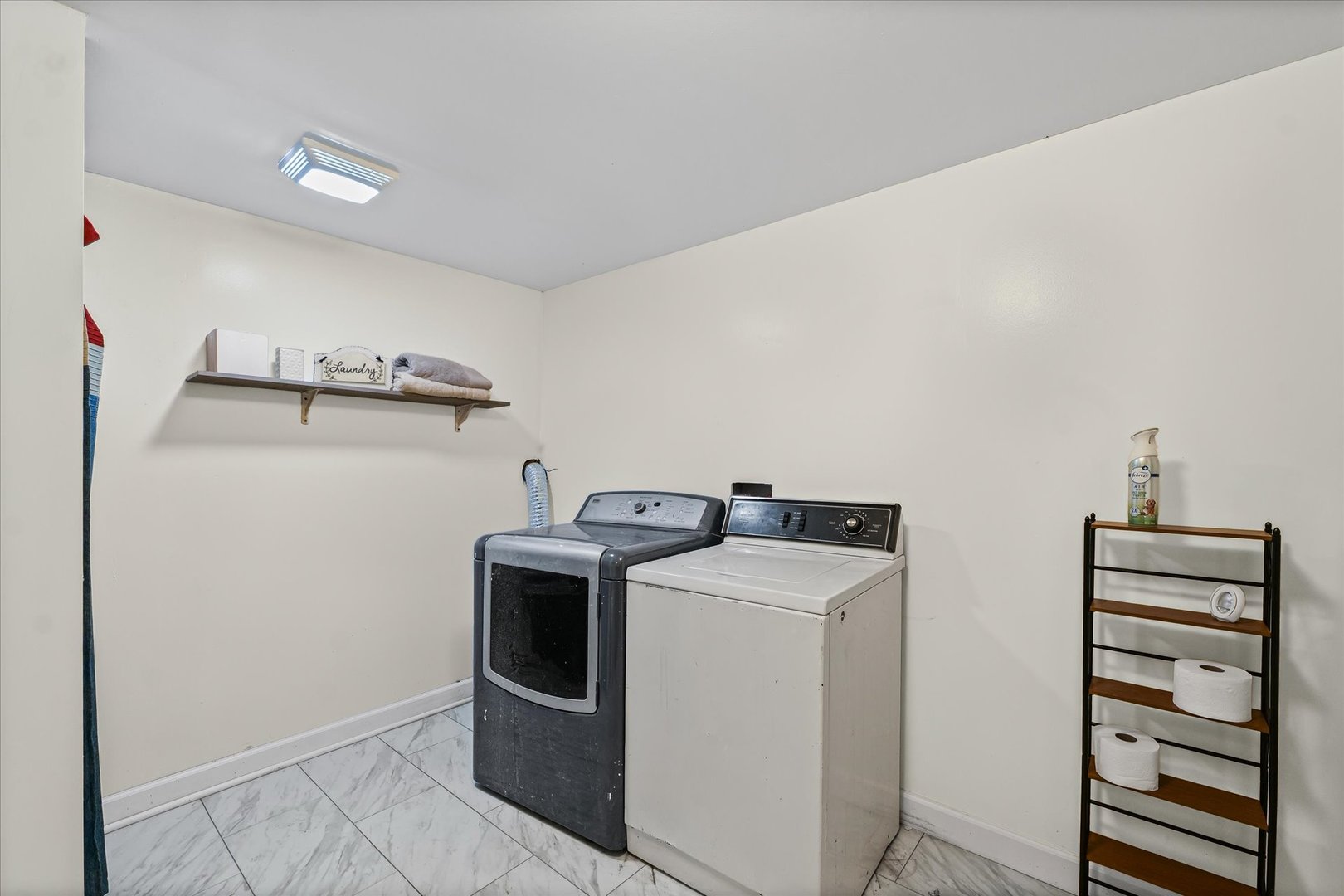 5 Allison Drive Paxton, IL 60957 - Photo 25 of 34 a utility room with dryer and washer