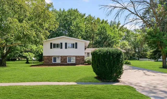 a view of a house with a yard