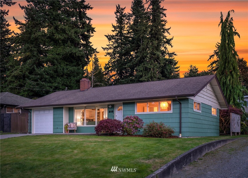215 East View Ridge Drive Everett, WA 98203 - Photo 2 of 37 Gallery Image 2