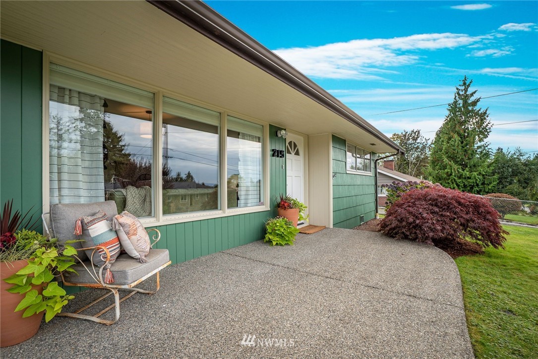 215 East View Ridge Drive Everett, WA 98203 - Photo 3 of 37 Gallery Image 3