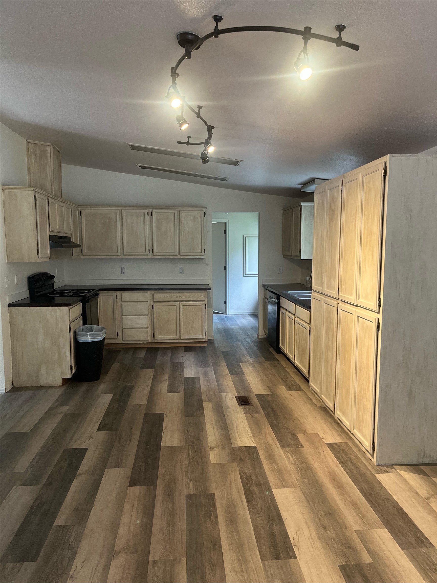 4087 Hesseltine Road Valley, WA 99181 - Photo 2 of 7