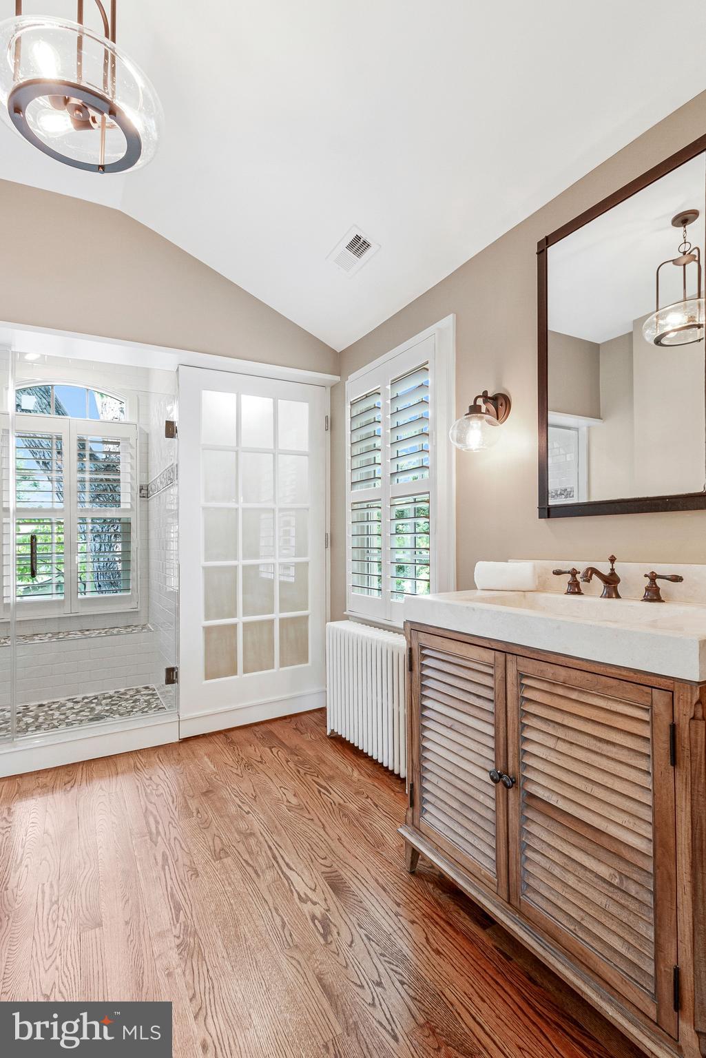 4701 River Road Bethesda, MD 20816 - Photo 36 of 61 En suite primary bath