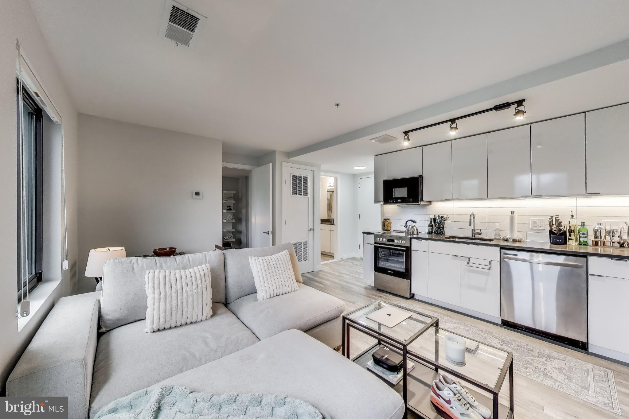 700 Roeder Road, Unit 402 Silver Spring, MD 20910 - Photo 14 of 15 Open floor plan