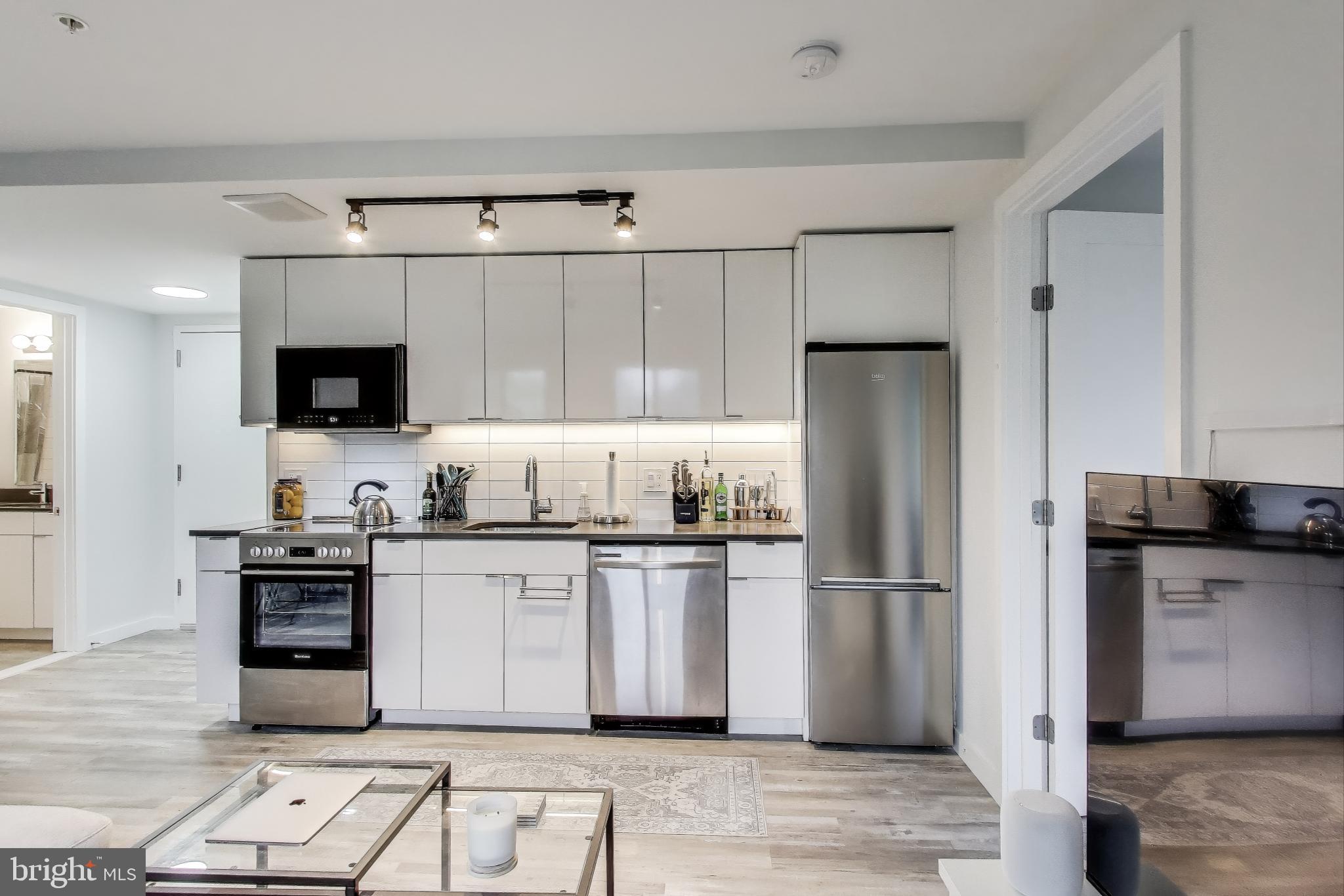 700 Roeder Road, Unit 402 Silver Spring, MD 20910 - Photo 3 of 15 Stainless steel appliances