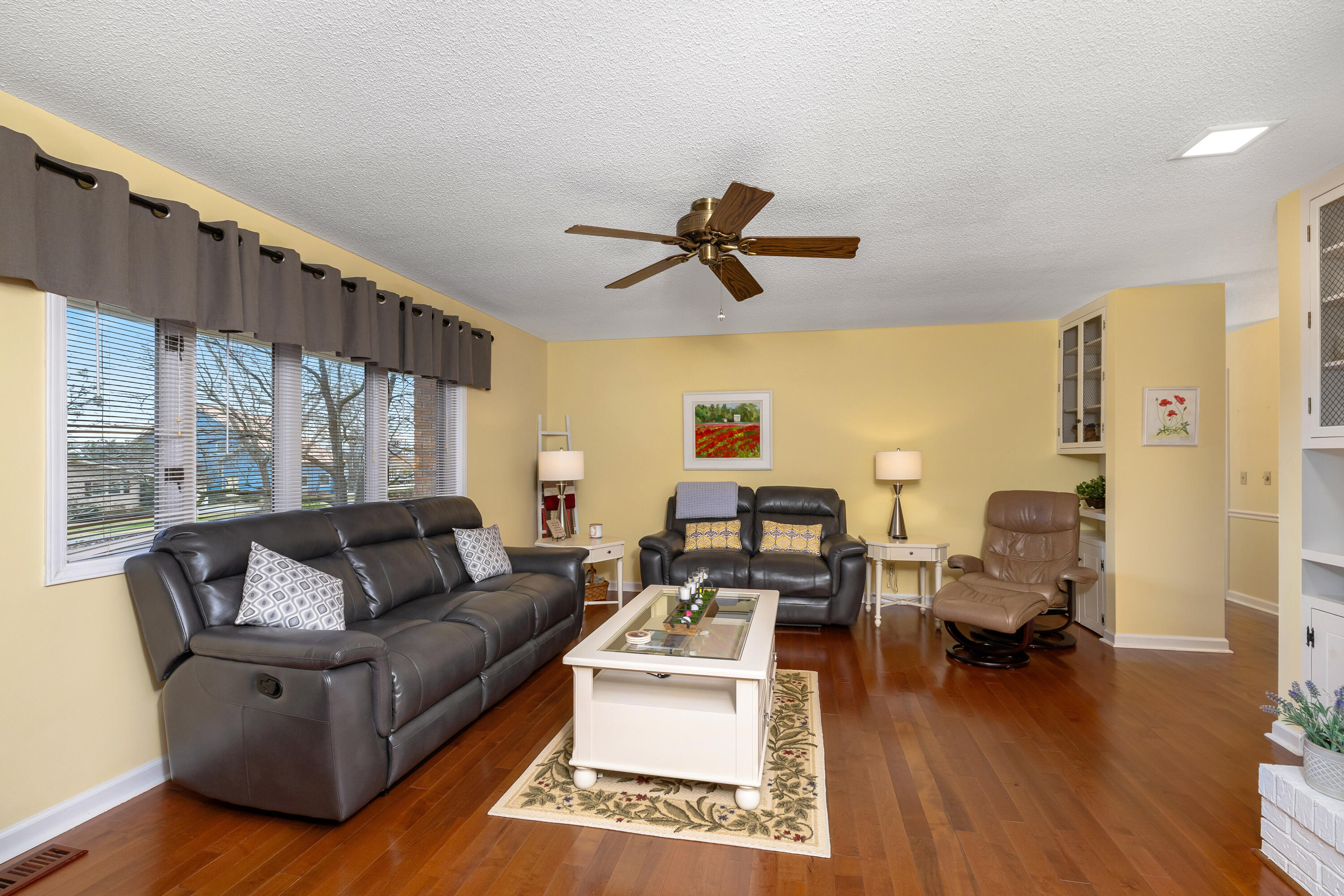 612 Santee Drive Santee, SC 29142 - Photo 18 of 48 2026 living room